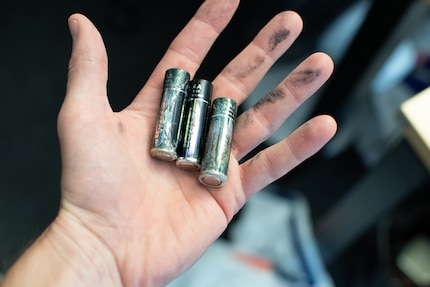 Die mitgelieferten Batterien wanderten direkt in die Entsorgungsstelle.