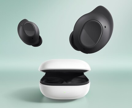 Die Buds FE kommen mit ovalem Touchpad und Silikoneinsätzen.