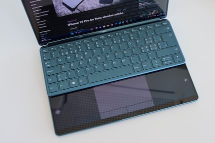 The keyboard can be placed on the top or bottom half of the display.
