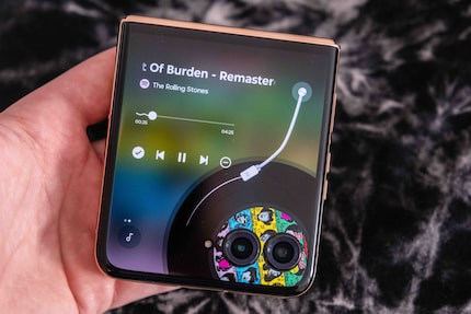 The foldable also works as a mini MP3 player.
