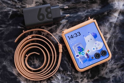 In addition to the USB-C cable and adapter, there are colour-coordinated accessories for the phone.