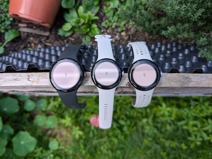 L’écran de la version 41 mm est aussi plus grand que celui de la Pixel Watch 2 (à droite). Google a aminci les bords de 16 %.